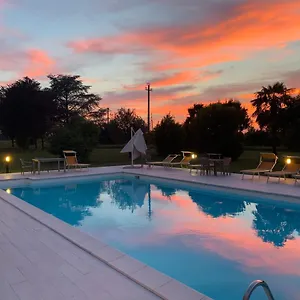 Le Hotel